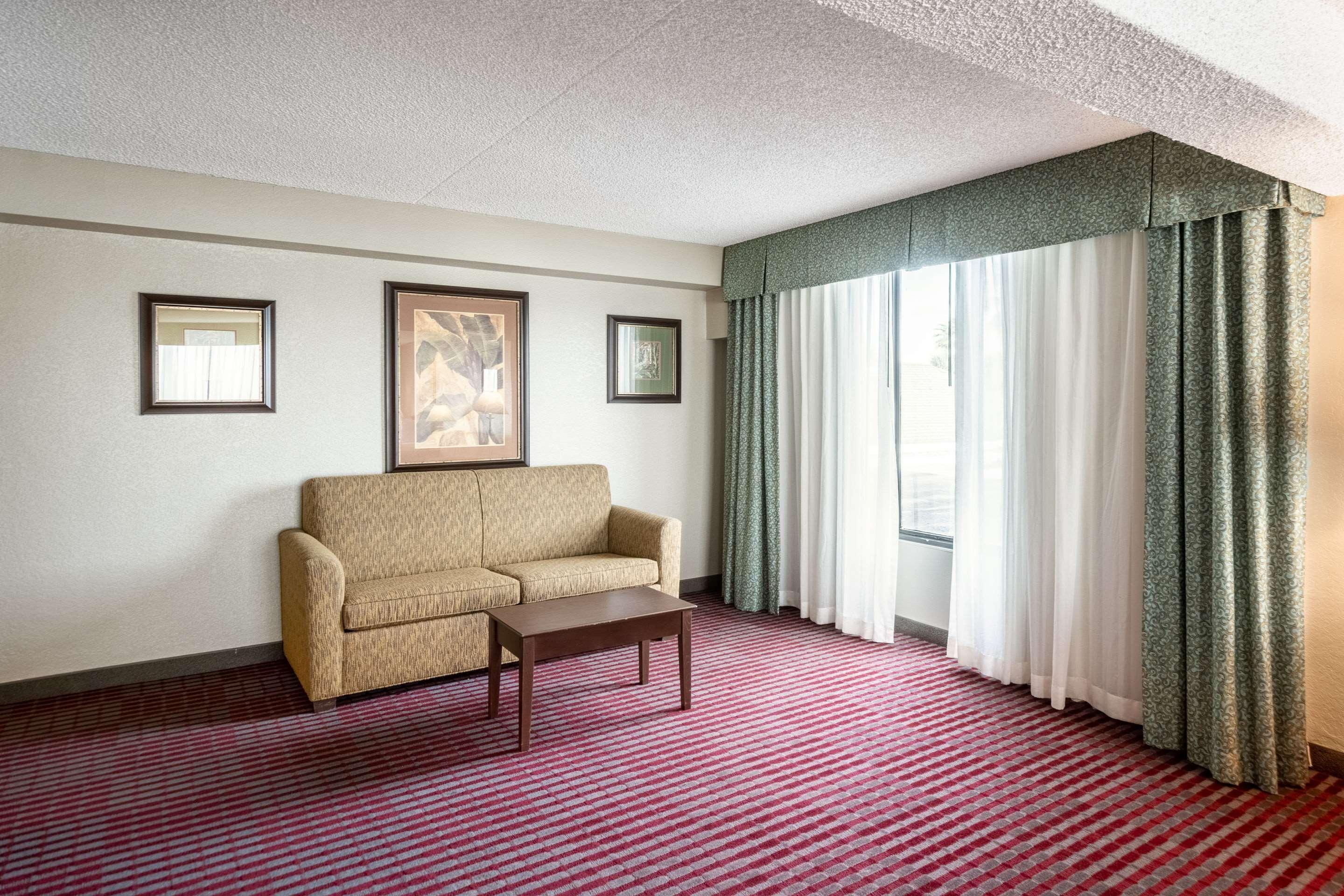 Lakeland Hotel מראה חיצוני תמונה
