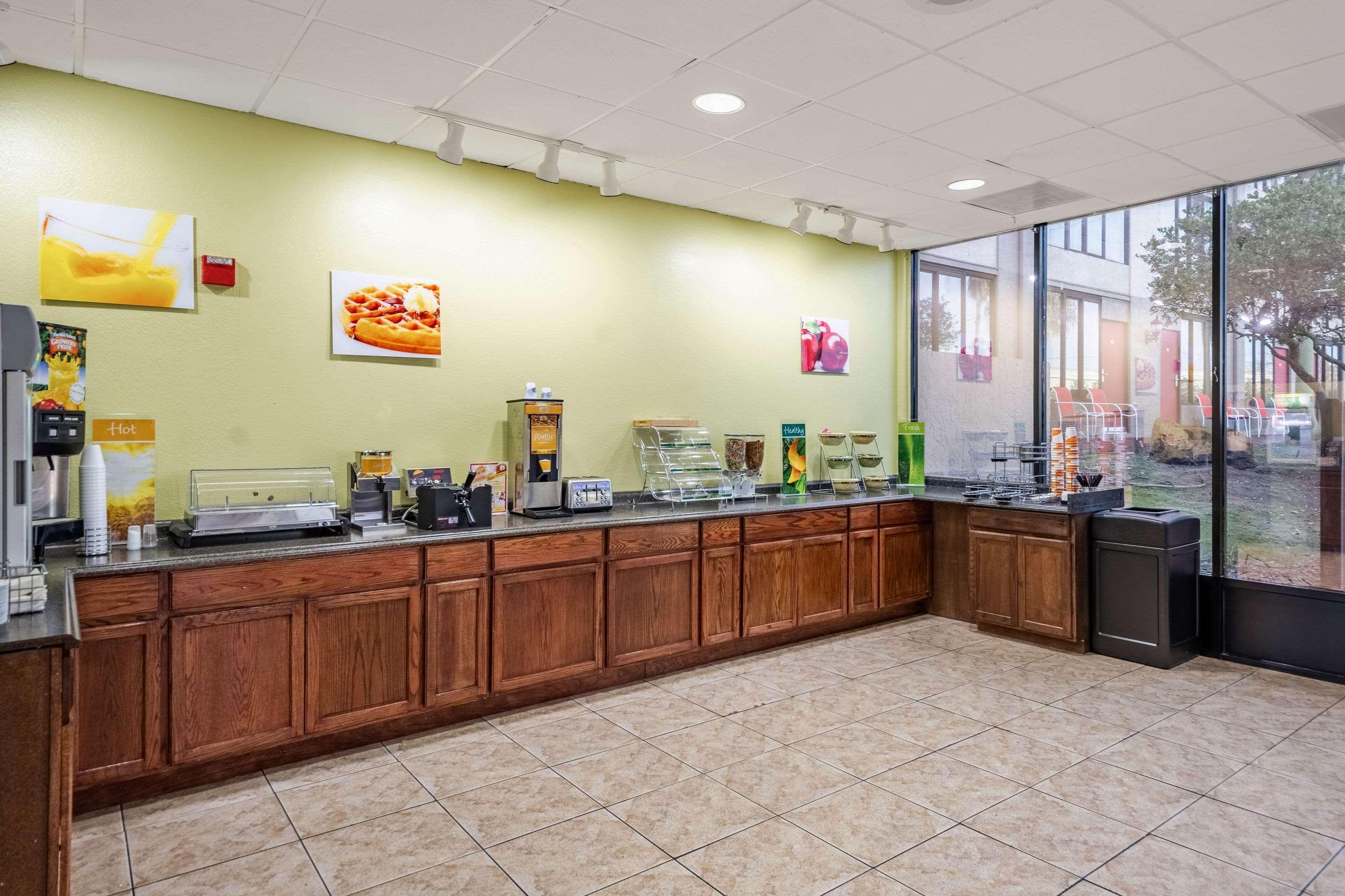 Lakeland Hotel מראה חיצוני תמונה