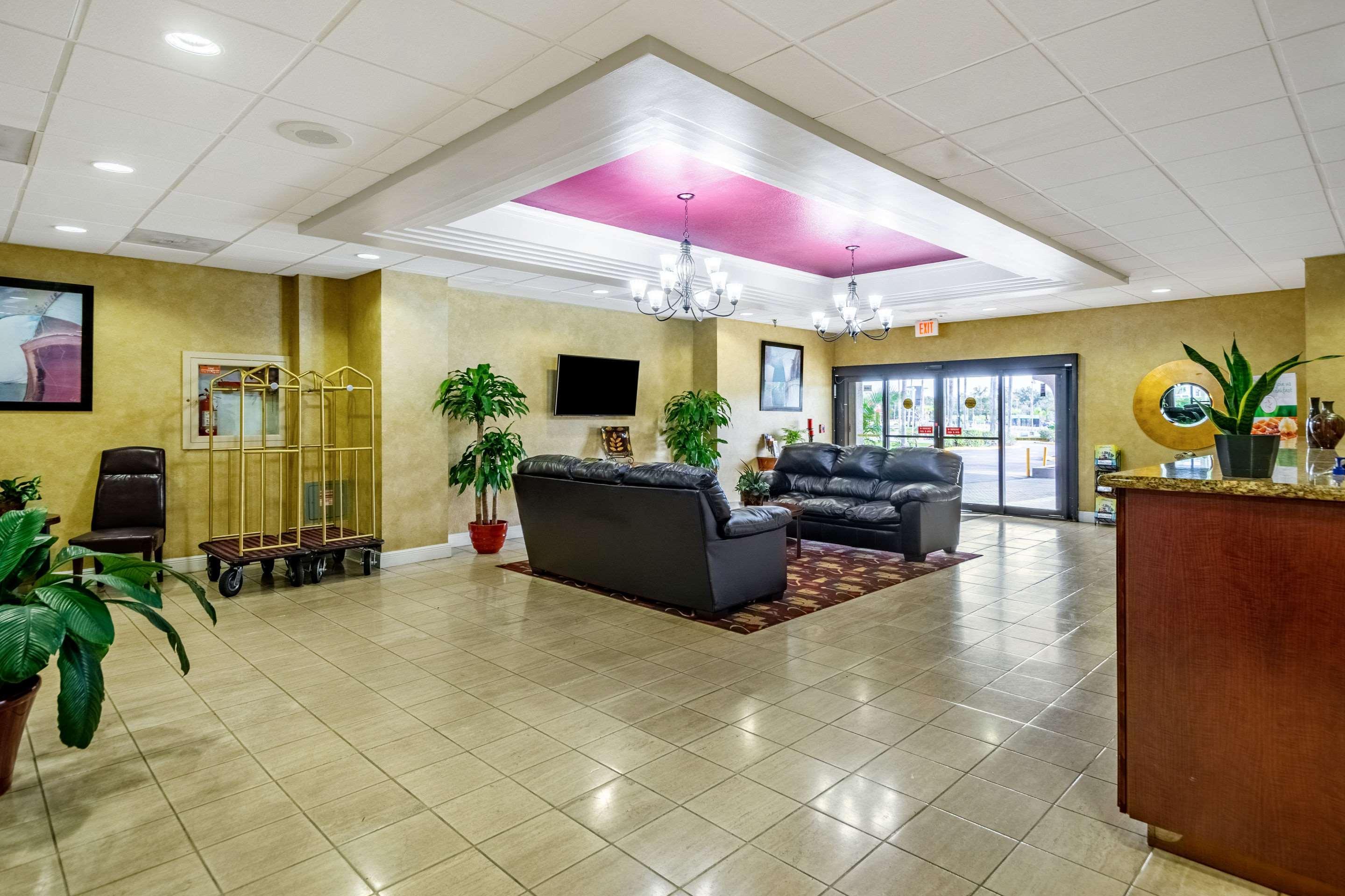Lakeland Hotel מראה חיצוני תמונה